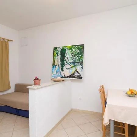 Apartment Limuni Saplunara