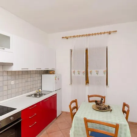 Apartment Limuni Saplunara