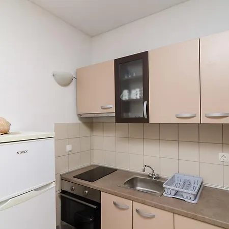 Apartment Limuni *