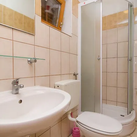 Apartment Limuni *