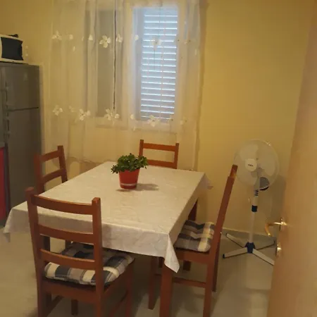 Apartment Limuni Saplunara