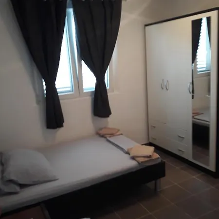 Limuni Apartment *