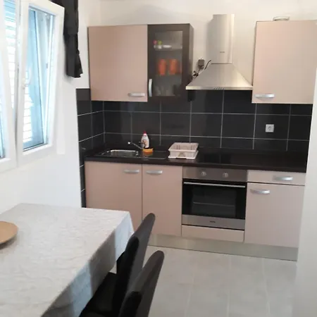 Apartment Limuni