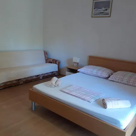 Apartment Limuni *